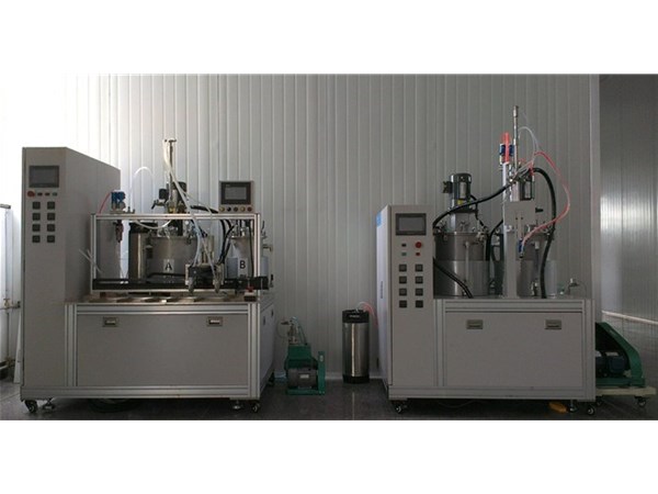AB膠灌膠機(jī)生產(chǎn)廠家按需定制,銳誠螺絲機(jī)